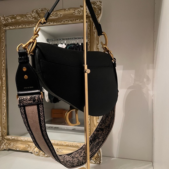 Dior black Saddle Bag with Black and Tan Tiger Embroidered Strap - Picture 5 of 8
